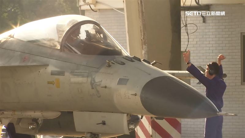 老翁40多年前擔任IDF經國號戰鬥機設計團隊，收入穩定，卻長期對家庭冷漠，離婚、搬家後就離家出走，因由未盡扶養義務，女兒請求免除扶養獲准。（示意圖／資料照）