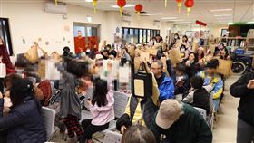 一份份來自網路社群的愛心，溫暖了林口世大運選手村社會住宅的弱勢家庭。（圖／網友楊博喻提供）