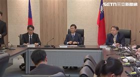▲台馬電纜全斷，數發部緊急說明，出席官員：次長林宜敬（左），部長黃彥男（中），次長闕河鳴