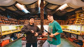 邵大倫（右）童年偶像邰智源（左）變搭檔，大喊美夢成真！（圖／公視台語台提供）