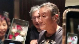 超大咖影帝遭封殺消失多年！擺路邊攤維生