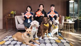 賴清德為毛小孩斑斑、Murphy下廚（圖／總統府提供）春節留稿，1/28中午12點後才能用