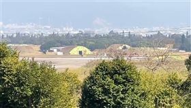 空軍清泉崗基地,胡姓女士官長,IDF經國號戰機,進氣口，機堡，關車，輪檔(圖／翻攝畫面)