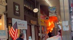 日本大阪市知名地標通天閣附近的商店街內，21日1棟建築物失火，導致這棟建物全燬且1人受傷。（圖／翻攝自@fjtsh_23 X平台）
https://x.com/fjtsh_23/status/1881611401288118458