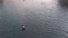 25歲男，跳瀑布，拍社群影片，溺斃，5天後撈出屍體(圖／翻攝自IG)