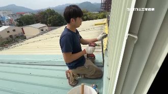 強震毀水塔、管線　災民沒水洗澡等水電工