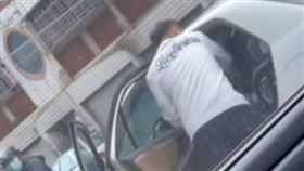 幼兒疑玩壞車窗，遭暴打痛哭慘叫，社會處：涉不當管教介入了解(圖／翻攝自和美幫幫臉書)