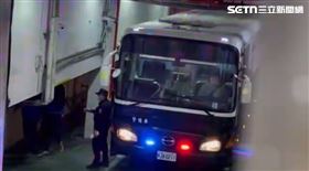 李文宗搭囚車出庭。（圖／翻攝畫面）