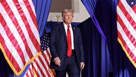 美國共和黨總統候選人川普今天在賓州演說，呼籲警方「暴力」打擊犯罪、譴責非法移民，並再度侮辱民主黨對手賀錦麗。（圖／翻攝自川普臉書）