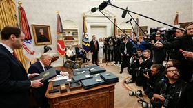 新聞幕後／川普迷因幣再掀風暴　總統身分變全球吸金利器？（圖／翻攝自X@President Donald J. Trump）