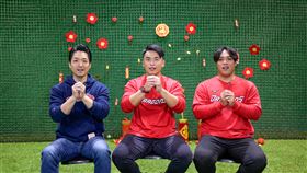 蔣萬安和朱育賢、陳子豪合體比投球（圖／台北市政府提供）