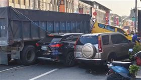 頭城名店「阿宗芋冰城」前，發生四車連環撞事故。（圖／翻攝頭城二三事-萬事屋社團臉書，陳金誠提供）