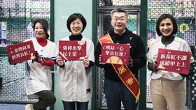 林楚茵、蘇巧慧、邱議瑩、蔡其昌打棒球（圖／蘇巧慧辦公室提供）春節留稿，1/30初二10點後才能用