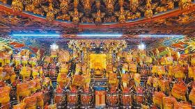 彰化鹿港天后宮「財運亨通斗」的斗首，被譽為為全台「最貴的光明燈」，要價高達50萬元。（圖／報系資料照）