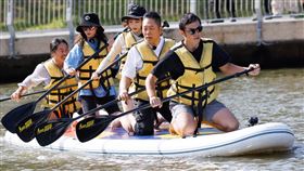 左起乱彈阿翔、孫淑媚、畇二、卜學亮、姚元浩。（圖／好看娛樂提供）