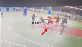 輸球不甘願！暴力男怒推、巴頭惹怒全網(圖/翻攝畫面)