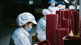 許多人辛苦工作一年，最期待的就是年終獎金。（示意圖／Pixabay）