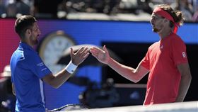 ▲喬科維奇（Novak Djokovic）4強賽失掉首盤後傷退。（圖／美聯社／達志影像）