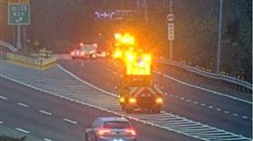 國道3號北向香山路段驚傳火燒車事故，香山出口匝道暫時封閉。（圖／翻攝自高速公路1968）