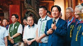 賴清德加持贈匾「神威顯赫」！尪公拚正名