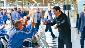 幫郭董兌現股價200元　劉揚偉曝做對這事