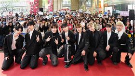 《原子少年2》人氣男團「ARKis」一日店長初體驗。（圖／Ease香氛提供）