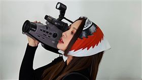 鬼鬼露出肚皮，產後身材跟產前沒太大改變。（圖／翻攝臉書）