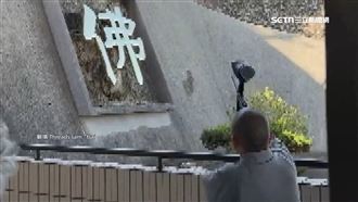 潑猴搶供品！比丘尼持漆彈槍驅趕獼猴