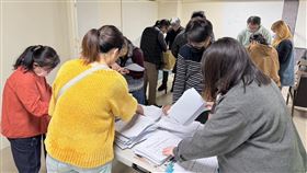 反共護台志工聯盟環台傳授罷免連署造冊經驗（圖／反共護台志工聯盟提供）