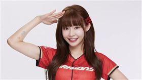 Yuri曬出制服照，改當小龍女。（圖／翻攝自IG）