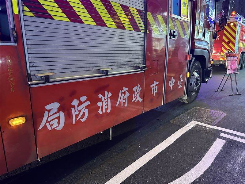 台中消防局於10月29日內部公告，外勤同仁自11月起不得再以「調休」方式互換班表，理由是部分單位出現調假失序情形，導致勤務配置混亂，甚至影響災害救援能量。（示意圖／翻攝畫面）