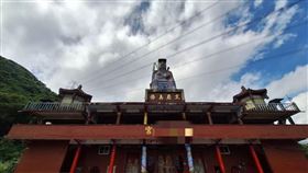 萬里「文尼真佛」宮廟進行二拍，每坪約8千餘元。（圖／翻攝自法務部行政執行署宜蘭分署）