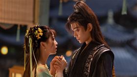 《永夜星河》丁禹兮（右）二搭虞書欣CP感爆棚。（圖／愛爾達電視提供）