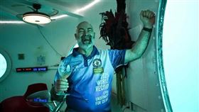 德國航太工程師科赫締造在沒有減壓情況下，在水下生活最長時間的世界紀錄。 (圖／法新社/達志)