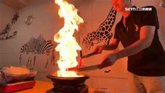 石頭火鍋炒到噴火！顧客笑：熱炒店的火鍋