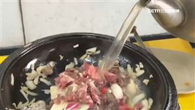 石頭火鍋炒到噴火！顧客笑：熱炒店的火鍋