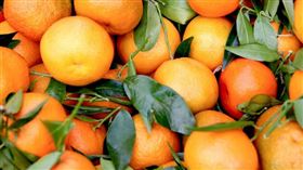 若想在除夕開運，可以烤橘子皮達到「換氣」效果。（示意圖／翻攝自unsplash）