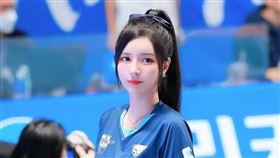 「棒球場朴敏英」南珉貞近日在台北富邦球場應援。（圖／翻攝自minjeong_w_ IG）