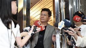 民眾黨未討論代理主席  吳春城：這議題暫不討論前台北市長、民眾黨主席柯文哲5日遭北院更裁羈押禁見，外界關注民眾黨是否會推舉代理主席，民眾黨立院黨團副總召吳春城（中）晚間受訪表示，這議題目前不討論。中央社記者張新偉攝  113年9月5日