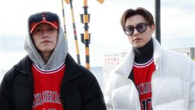 王子、毛弟全套灌籃高手套裝，朝聖日本鎌倉平交道。（圖／喜鵲娛樂提供）