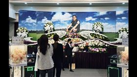 李亦捷分享爸爸告別式現場布置。（圖／翻攝自IG）