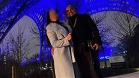 販毒集團頭目格里亞爾巴（Luis Grijalba）與妻子在艾菲爾鐵塔前的合照。（圖／翻攝自FB）
