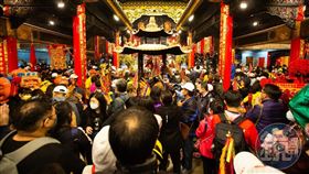 「金蛇年」即將到來，大甲鎮瀾宮提醒蛇、虎、猴、豬4個生肖犯太歲，建議可以「提前安好太歲，早安早放心！」（示意圖／翻攝自鏡週刊）