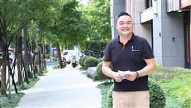 林道遠斜槓當房仲。（圖／記者鄭孟晃攝影）