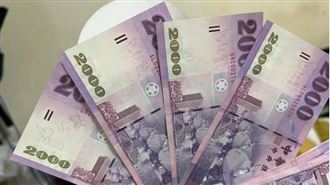 排2小時換新鈔竟被寫人名　內行人這麼說