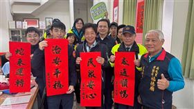 台中警臥虎藏龍「書法高手」揮毫寫下祝福