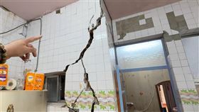 台南連續地震  民宅受損程度惡化台南近日有感地震不斷，楠西區有民眾反映，21日震後受損的房屋，損壞情況更為嚴重。中央社記者楊思瑞攝  114年1月26日