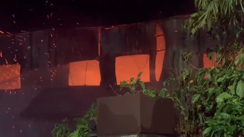 新／24坪屋遭燒精光！2人急逃險魂斷除夕