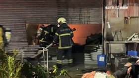 新年深夜不平靜! 洗衣工廠悶燒 消防急持電鋸破門救援