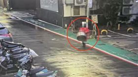 年菜開天窗！北市私房菜鍋爐慘遭竊　清潔工「回收場96元變賣」被逮。（圖／翻攝畫面）